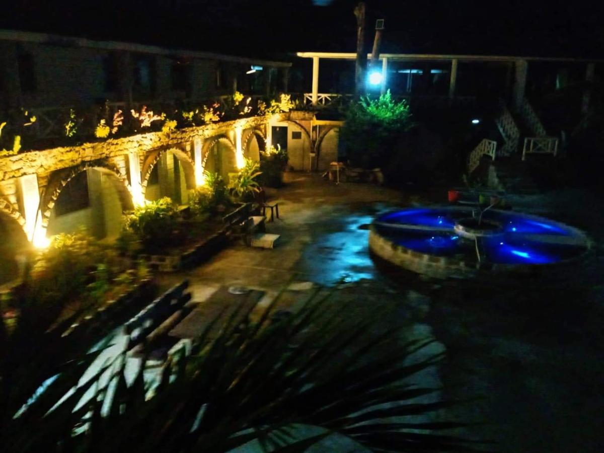Sunbloom Beachfront Hotel And Restaurant Zambales Sinabacan Exterior foto