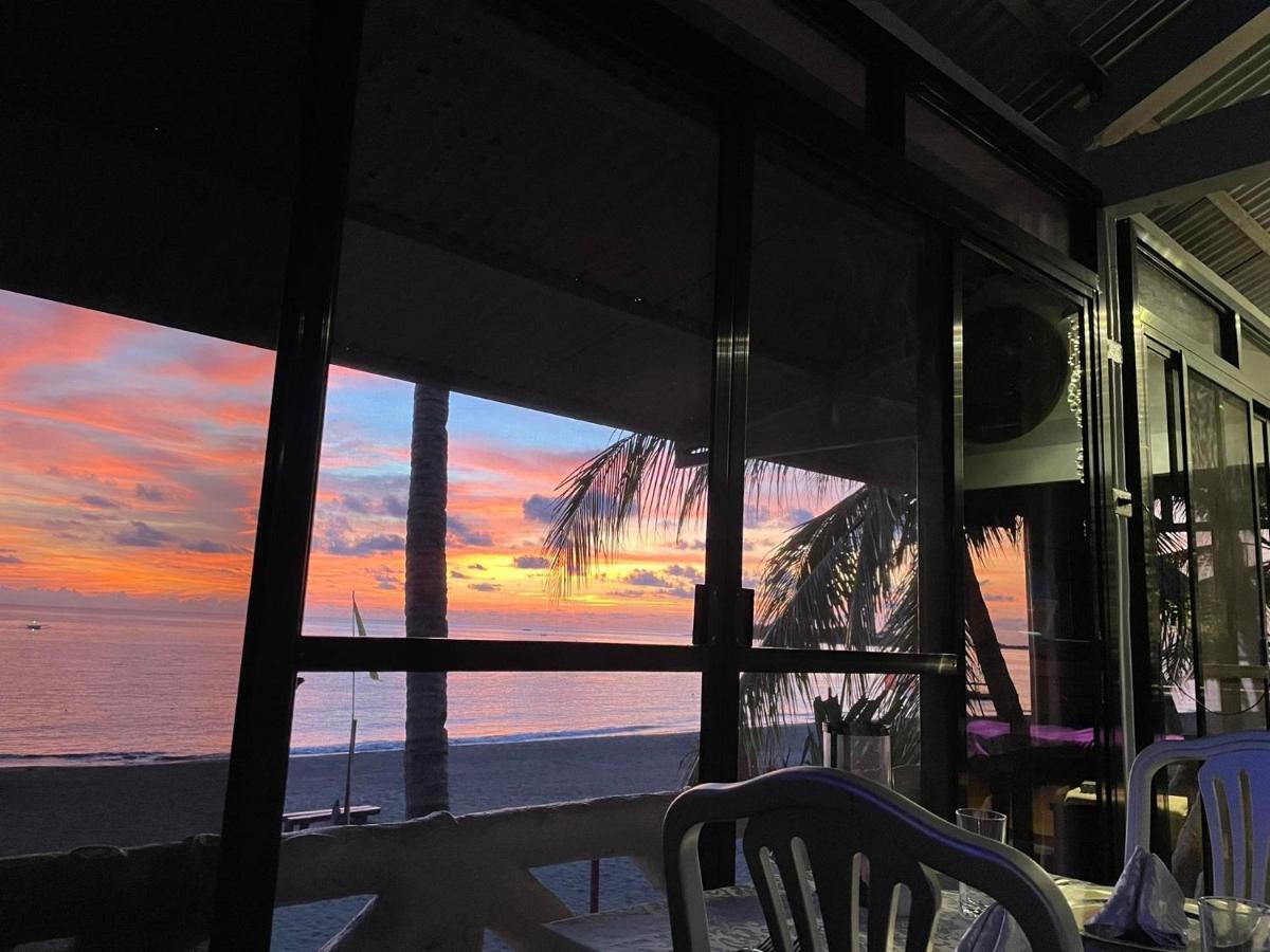 Sunbloom Beachfront Hotel And Restaurant Zambales Sinabacan Exterior foto
